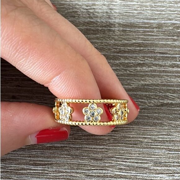 Elegant Gold Flower Ring N1089 - Picture 3 of 5